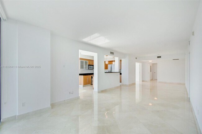 Foto del edificio - 335 S Biscayne Blvd