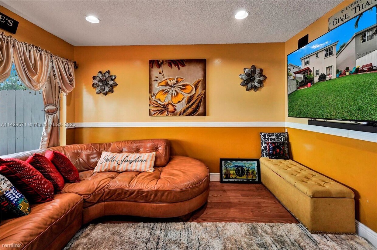 Foto principal - 3 br, 2.5 bath House - 6491 Ocean Dr