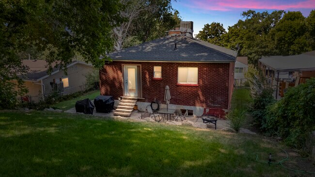 Foto del edificio - 2142 Robins Ave