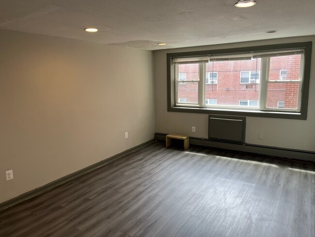 Building Photo - 32 Cook Ave