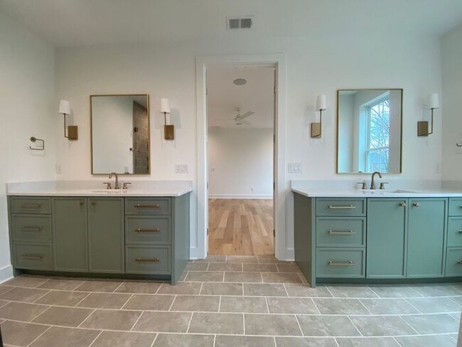 Building Photo - 4 Bed 4 Bath Beautiful Brand New House in ...