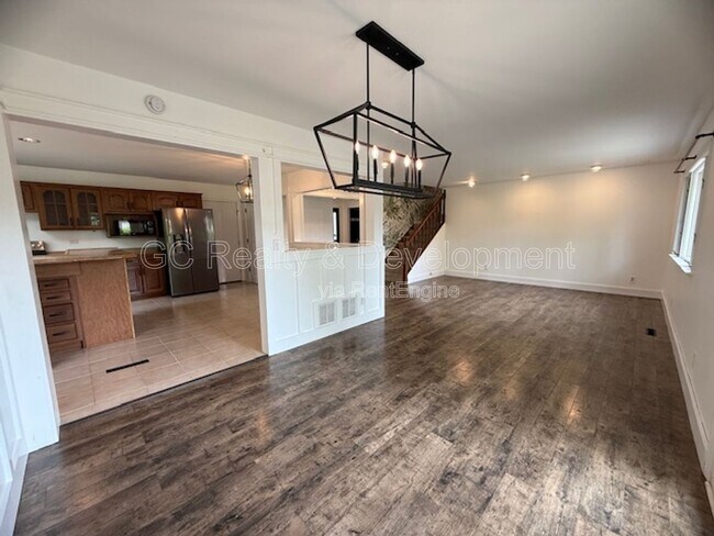 Foto del edificio - 530 S Prairie St