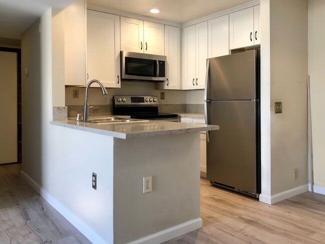 Foto del edificio - Dual master condo located in University Heights