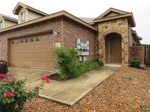 Building Photo - 554 Creekside Cir