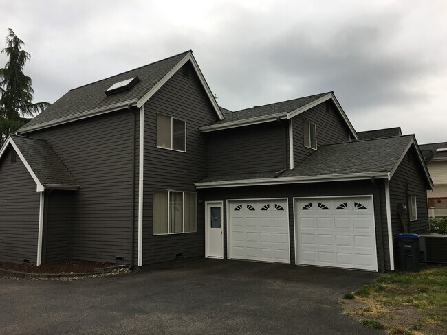 Foto del edificio - 7967 Rooney Rd Nw
