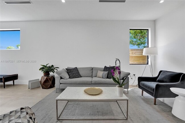 Foto del edificio - 3465 SW 3rd Ave