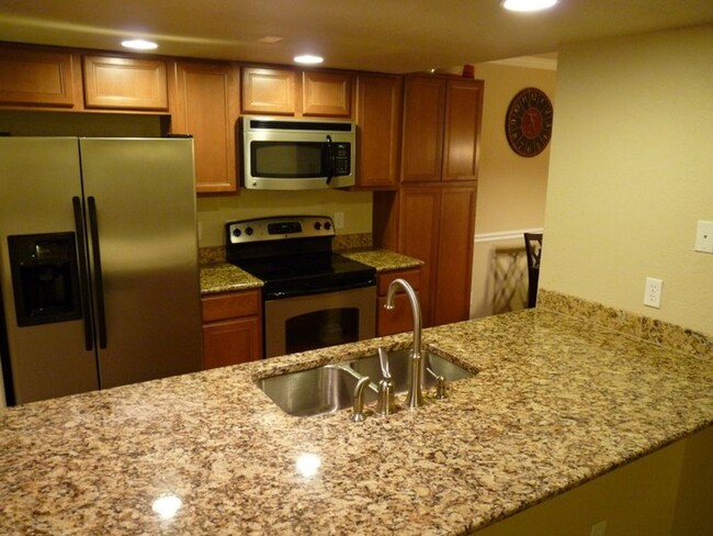 Foto del edificio - AWESOME 2-BEDROOM CONDO INCLUDES WASHER & ...