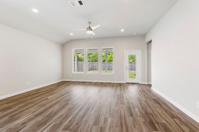 Foto del edificio - 14006 Juniper Pt Ln