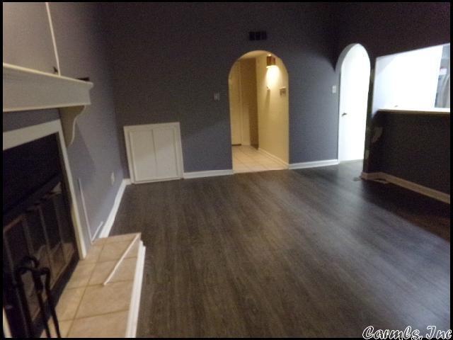 Building Photo - 301 Kings Row Dr