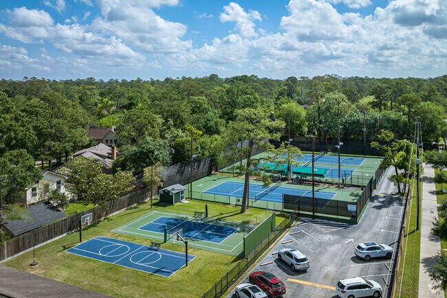 Tennis and basketball courts at The Villages/Tealwood