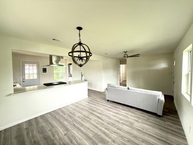 Foto del edificio - 8113 Tavenor Ln