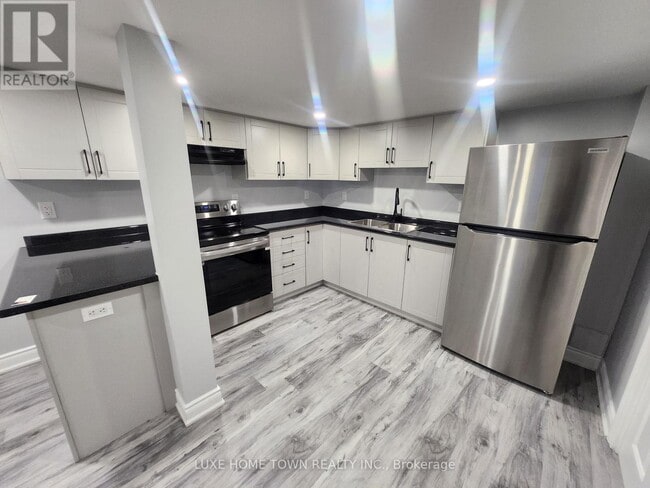 Building Photo - 714 HALBERT Dr