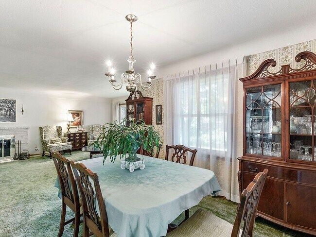 Foto del edificio - 6004 Birchcrest Dr