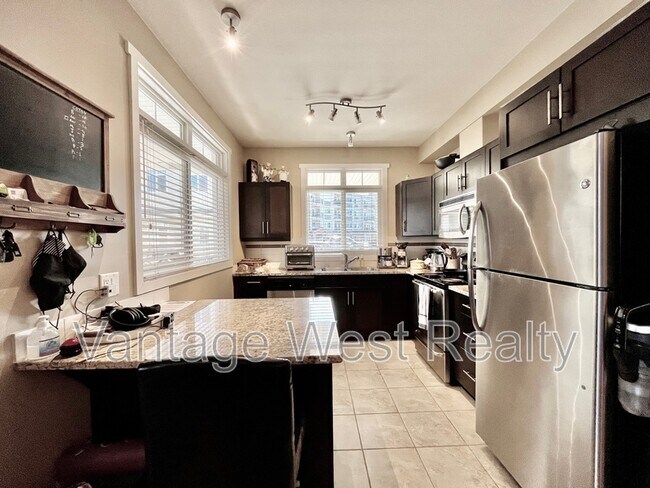 Building Photo - 1350-1350 Ridgeway Dr