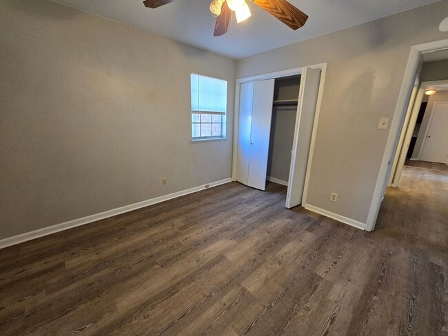 Foto del edificio - 6408 Bluebird Drive