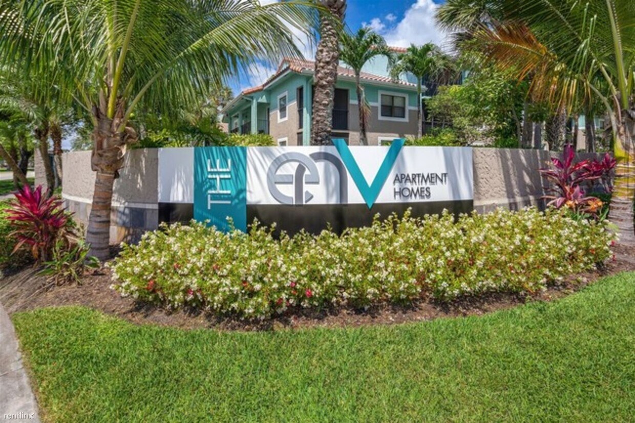 Foto principal - 730 S Park Rd