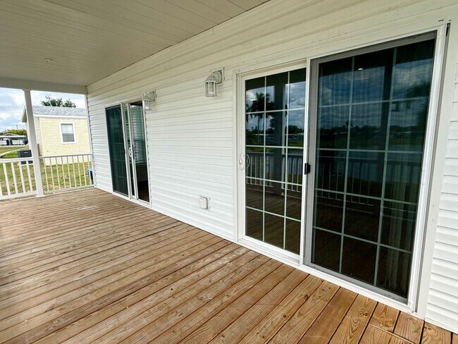 Foto del edificio - 7608 Lakeshore Dr