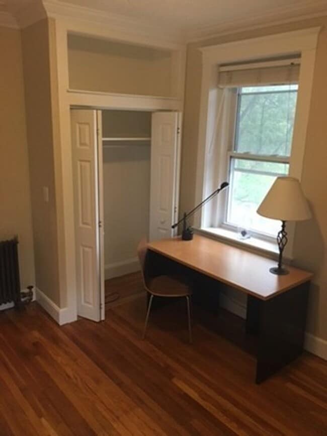 Building Photo - SEPTEMBER 1 - Brookline 3 BR 2 BA