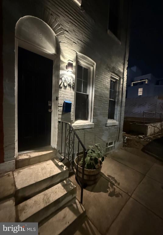 Building Photo - 2048 N Darien St