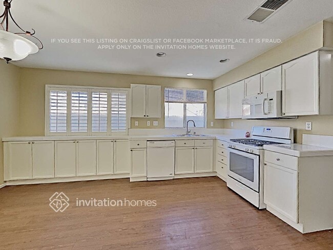 Building Photo - 892 Pathfinder Way