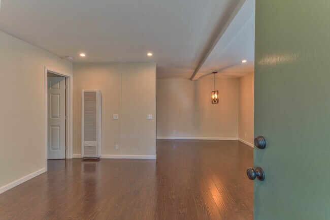 Building Photo - 820 Casanova Ave