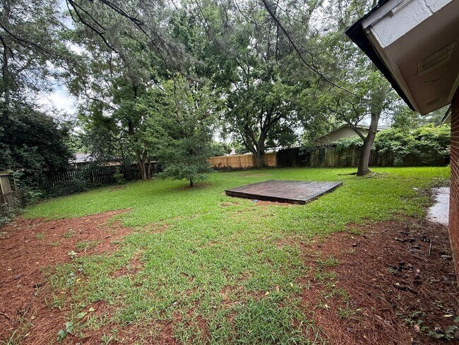 Foto del edificio - 5712 Roxboro Dr