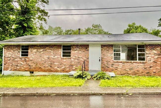 Building Photo - 3 Bedroom Ranch for Rent!