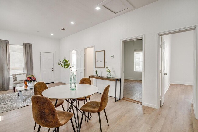 Foto del edificio - Charming Renovated 3-bedroom, 2-bathroom home!