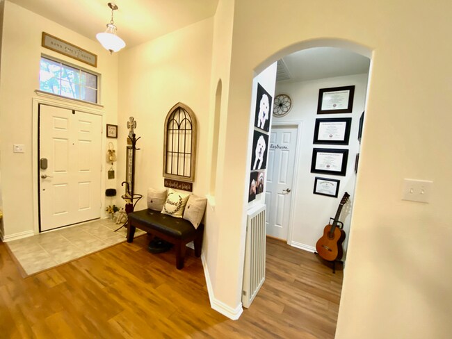 Foto del edificio - 4405 Vista Glen Ct