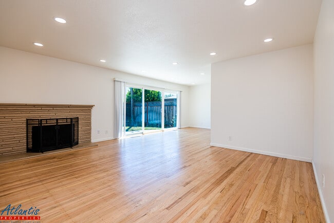 Building Photo - 2564 Malaga Dr