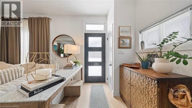 Building Photo - 128 Cayuga St