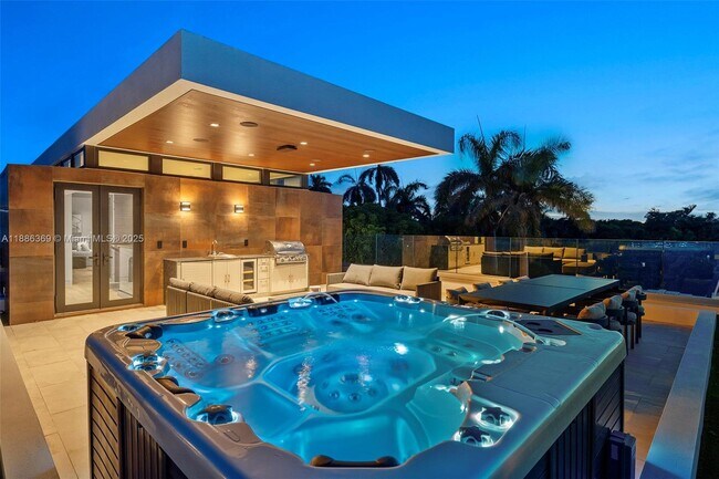 Building Photo - 3306 NE 16th St