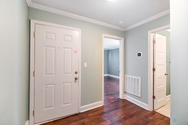 Building Photo - Move-in Ready 2 Bedroom Condo in Waterfron...
