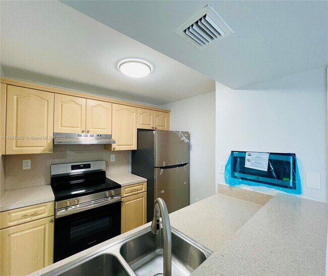 Foto del edificio - 7125 NW 186th St