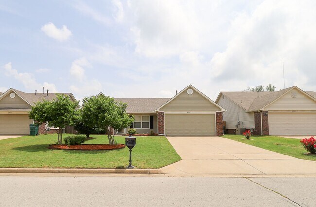 Building Photo - Stunning 3 Bed 2 Bath Rental Home Broken Arrow! Move in Ready!
