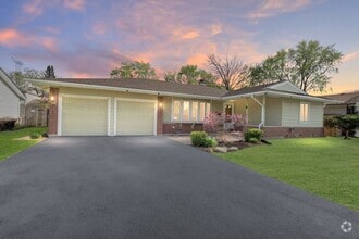 Building Photo - 601 Sycamore Dr