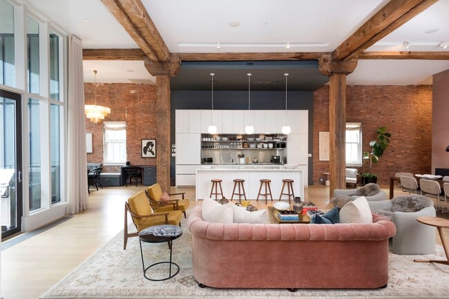 Building Photo - 185 Plymouth St