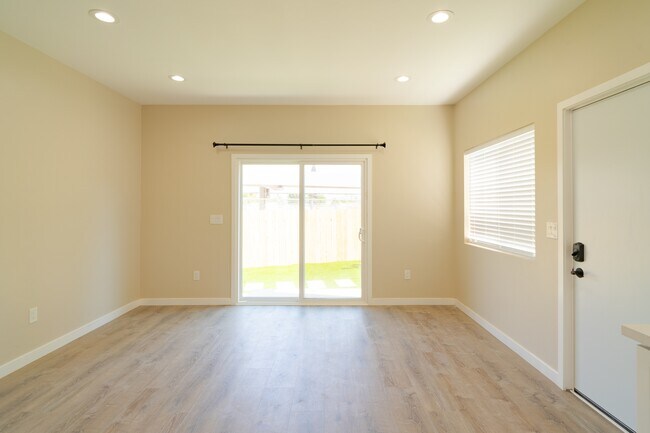 Building Photo - 5651 Baja Dr