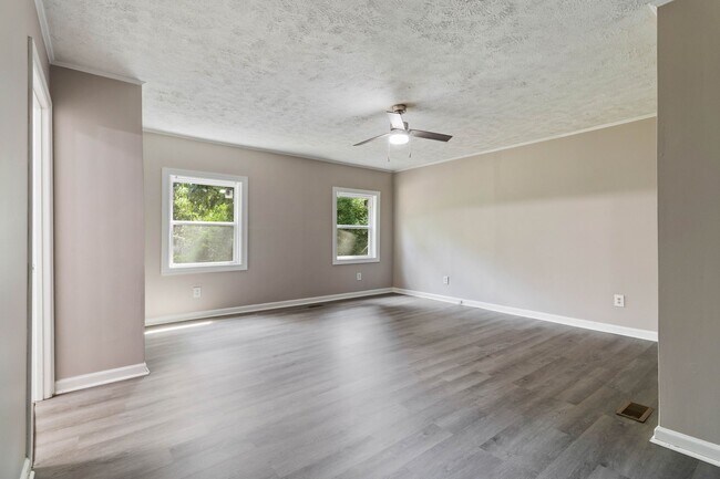 Foto del edificio - 2639 Crystal Springs Dr