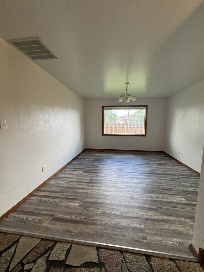 Foto del edificio - 415 N 7th E St