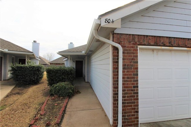 Building Photo - 804 SW 36th St