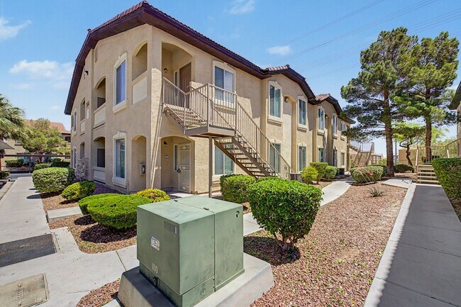 Building Photo - 2 BEDROOM CONDO WITH MOUNTAIN VIEWS!