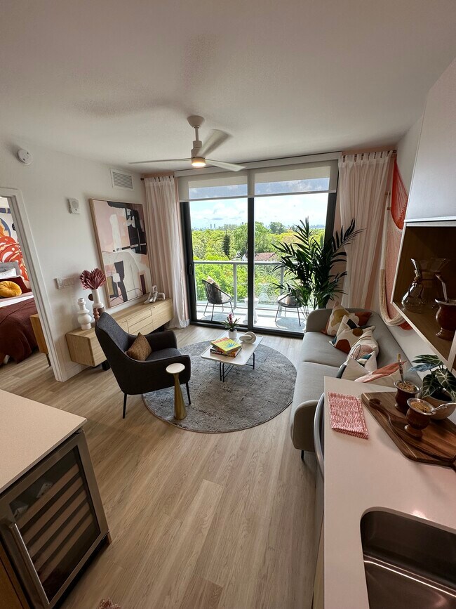 Foto del edificio - 598 NE 58th St