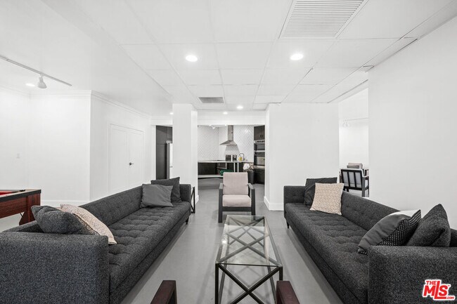 Foto del edificio - 950 N Kings Rd