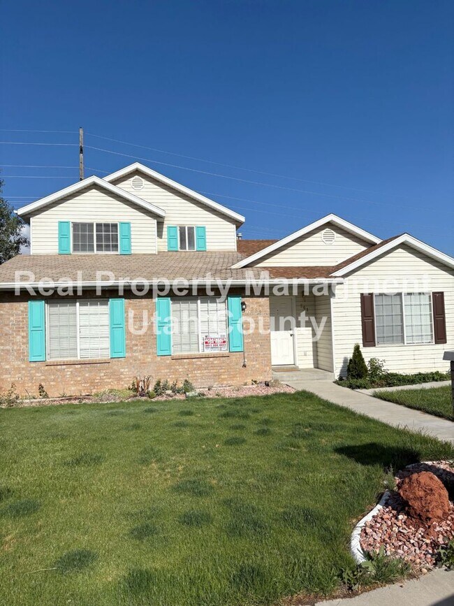 Building Photo - NEW LOWER RENT WITH MOVE IN SPECIAL. $500 ...