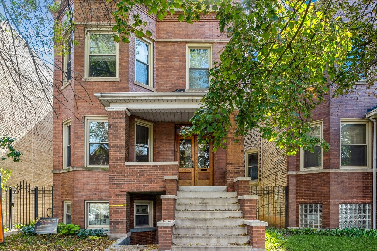 Primary Photo - 2219 W Walton St
