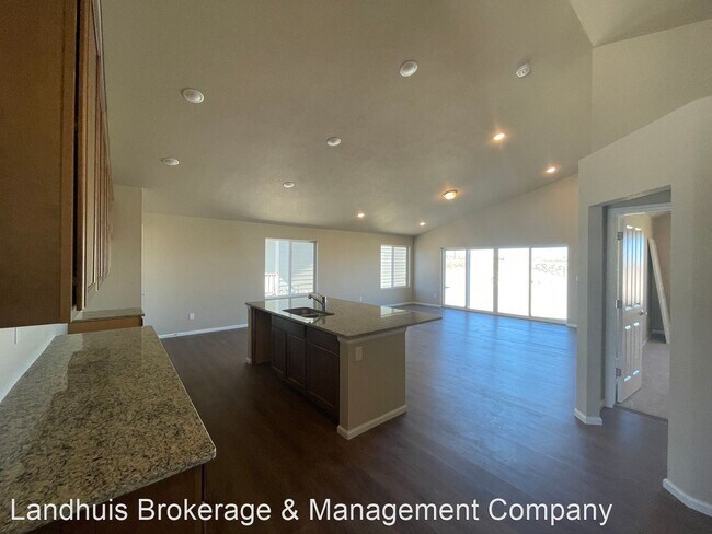 Foto del edificio - 5 br, 3 bath House - 13382 Savannah Falls Ct