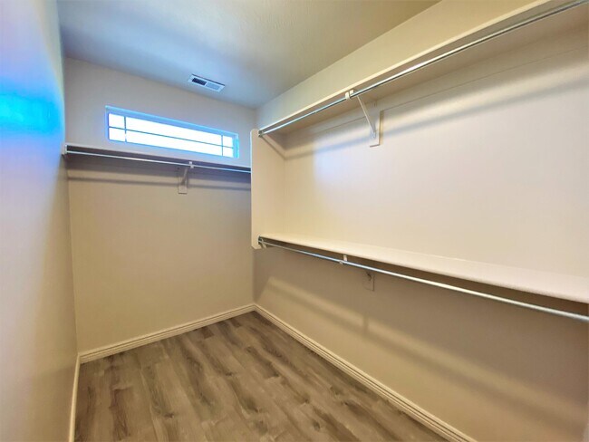 Building Photo - 7131 Cottage Point Dr