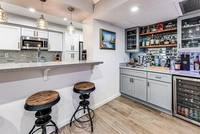 Building Photo - 1221 Kings Rd