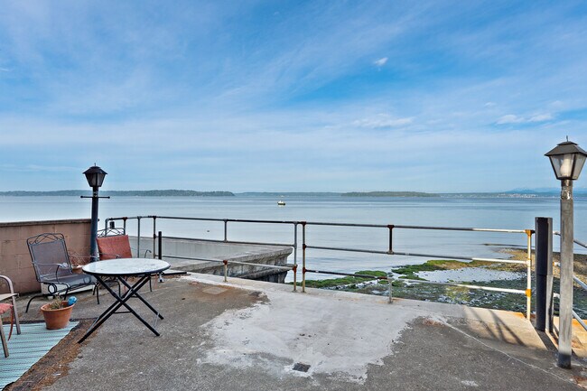 Foto del edificio - 4703 Beach Dr SW